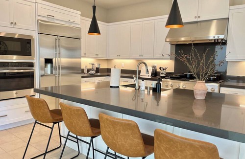 Irvine House | Mid-Century Modern 3BR in Great park Irvine