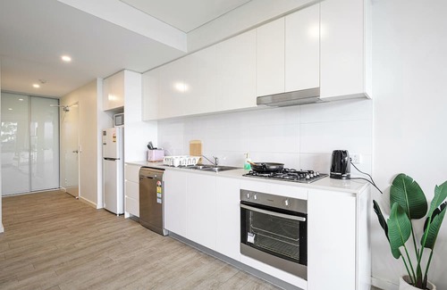 Liverpool Apartment | Liverpool 3Br APT Business/Hospital/Parking/8ppl