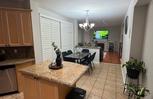 Brampton House | Beautiful home in Brampton