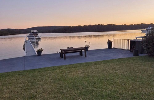 Fennell Bay Apartment | Direct water front 3 meters from Lake.nYour own private balcony overlooking Lake