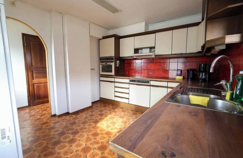 Torslanda House | For Workers 12 Beds - Volvo - Parking lot - All-inclusive