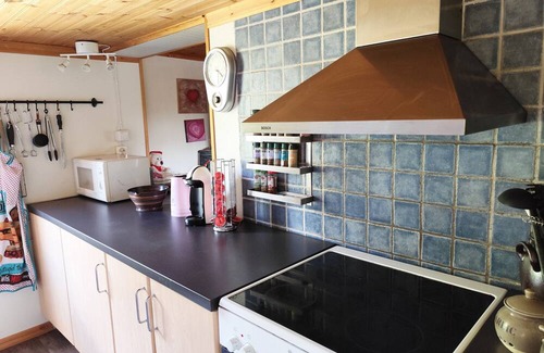 Vaderstad Ski Chalet | Charming red cottage in Väderstad – quiet country idyll near Tåkern | SE10024