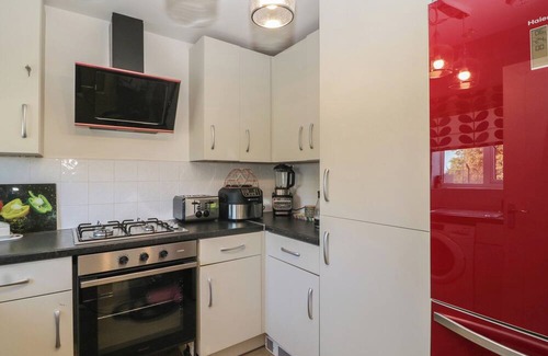 Malvern House | 15 HEY CLOSE, pet friendly, with a garden in Great Malvern
