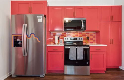 Lincoln Apartment | The Groove Capsule!
