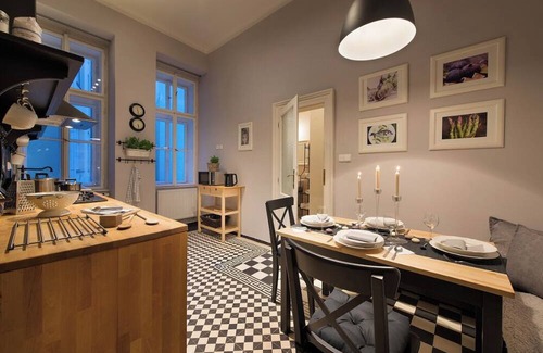 Karlin Apartment | Elegant City Retreat – 2-Bedroom Apartment with Modern Comforts