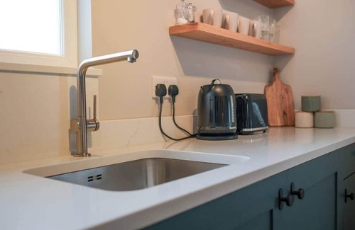 Southville Apartment | Modern Southville Escape | City & Harbourside