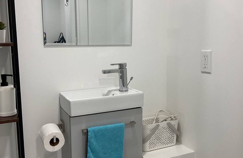 Meadowvale Village Apartment | Cozy, peaceful family-friendly neighborhood-steps away from the credit river