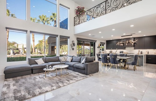 Seven Hills House | Luxurious Home: Pool, Gym, Cinema, & More