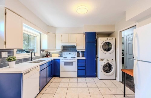 Hamilton Apartment | Family-Friendly 2BR Sleeps 6