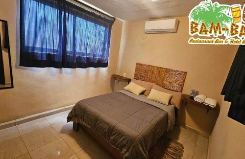 Boulevard Barra Vieja Hotel | Oasis room, double bed, access to Acapulco Diamante beach, breakfast included.