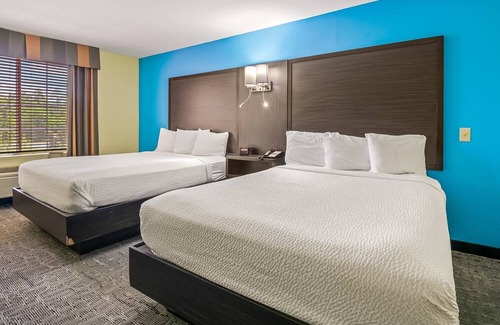 Crawfordville Hotel | Spacious & Accessible Comfort – 2 Queen Beds, Non-Smoking at Wildwood Inn