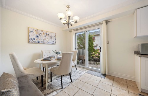 Bayview Glen House | Entire Spacious 5BR Home 6 Beds, 3.5BA, Wi-Fi, 6 TVs, Parking & BBQ