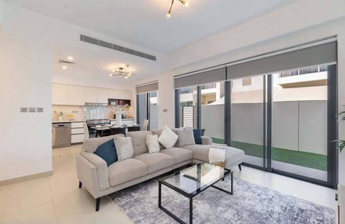 Dubai Villa | Arabian Ranches Villa sleeps 8 in a Great Location