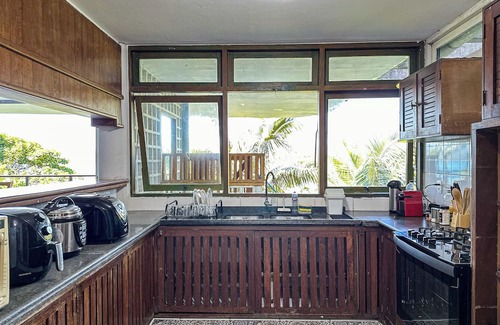 Praia da Enseada Villa | Beachfront House in Ubatuba with Stunning View