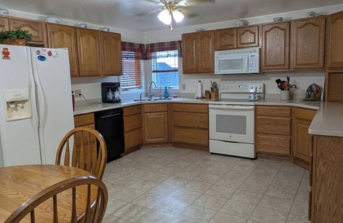 Hillman House | Peace of Heaven: 3-bedroom house in peaceful Hillman with AC