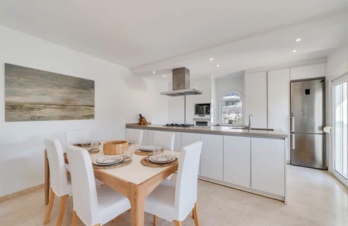 Urbanizacion Pinos Verdes Villa | Beach Villa Marbella close to beach in exclusive area beautiful garden & pool