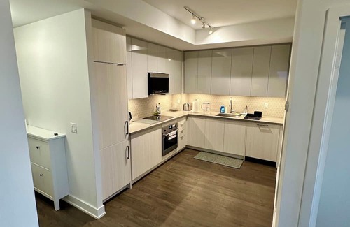 Oakville Condo | Upscale Urban Retreat | 2BR/2BA Corner Condo | Longterm Booking 30+ days only