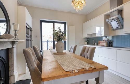 Cheltenham Cottage | 3 bedroom accommodation in Cheltenham