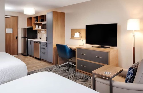 Macomb Hotel | Modern Studio for Extended Stays in Sterling Heights - Near Macomb Center