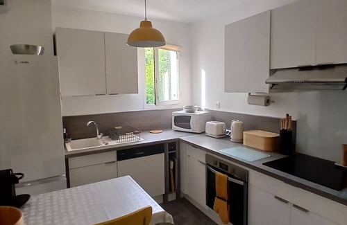 Seyne Apartment | Spacious duplex apartment with mountain views, close to shops