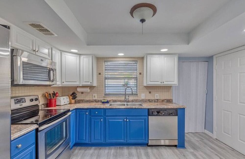 Gulfport Apartment | Downtown-Gulfport/Cooled Pool