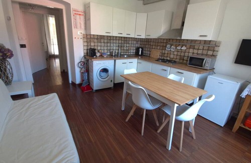 La Foce Apartment | Apartment 'Maison18' with Balcony, Wi-Fi and Air Conditioning