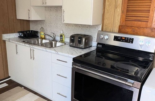 Malton House | Cozy 3BR Home near Airport & Transit!