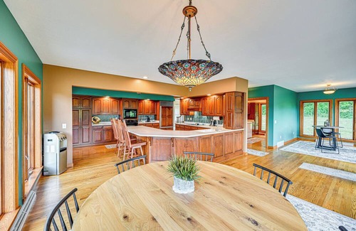 Somerdale House | Rural & Private Dover Retreat: Close to Wineries!