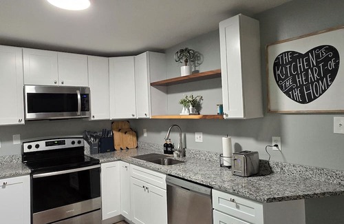 Middletown House | Cozy Hershey-Harrisburg Hideout w Hot-tub.