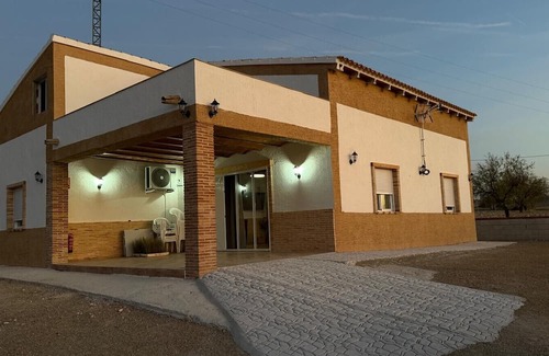 Albudeite House | Holiday Home 'Casa Rural El Jardín De Sara' with Mountain View, Wi-Fi and Air Conditioning