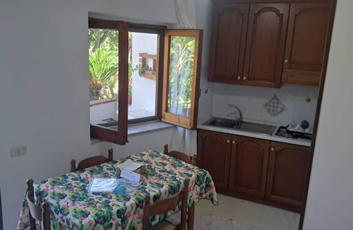 Tropea House | Holiday Home 'Litto 1' with Private Terrace, Wi-Fi and Air Conditioning