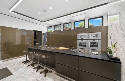 The Flats House | Rexford Modern - Living Art on Rexford Drive w/6BR Near the Golden Triangle