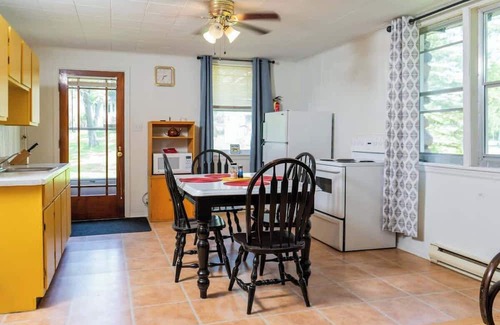 Tay Valley Cabin | Cobblestone 2-Bedroom Cottage #3 "Adams"