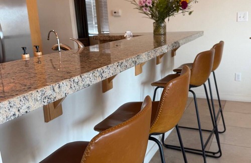 Sand Section Condo | Beautiful 3-bedroom condo with AC in Manhattan Beach