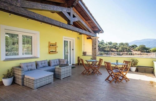 Guspini House | Bright and comfortable room with private bathroom