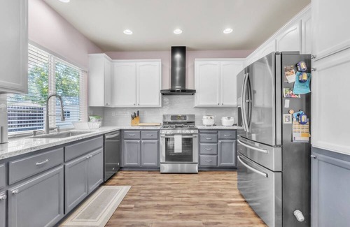 Rancho Cordova House | Rancho Heaven! Two-story 4bed 3bath Charming Home with fenced large backyard