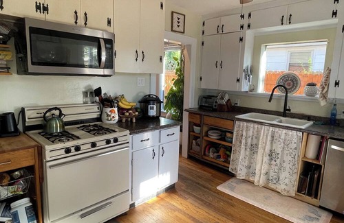 Littleton House | Spacious 5-bedroom house near Charming Main Littleton