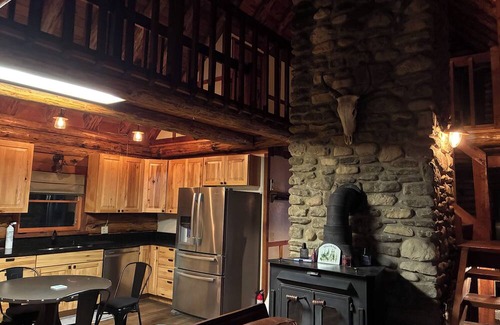 Waynesville Cabin | Chalet-Style Log Home – Waynesville, Ohio