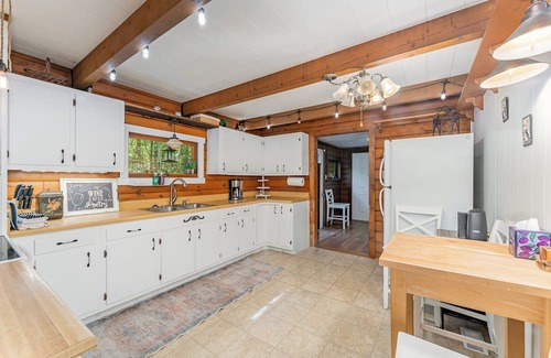 Bynum Cabin | Cozy 2-bedroom cabin in charming Pittsboro with fitness room, AC