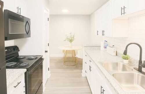 Garden Oaks Apartment | Bend 1505 0000000000