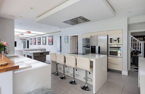 Allostock Villa | Luxury Villa in Knutsford With Heated Indoor Pool & Hot Tub