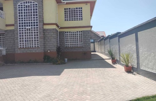 Athi River Villa | Soothing 8-bedroom villa in Athi River near SGR and 20mins from the Airport