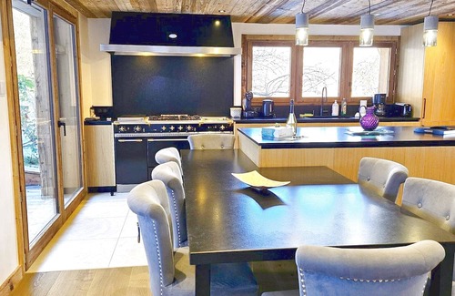La Perriere Cottage | Chalet Courchevel 5 min from Alpinium gondola and slopes inside pool sauna