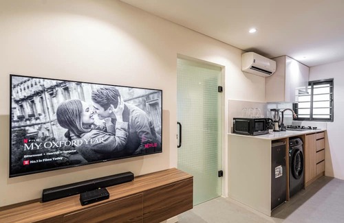 Ikoyi House | Cozy 1-Bedroom in Dolphin Estate, Ikoyi with Wi-Fi, DSTV & Modern Amenities