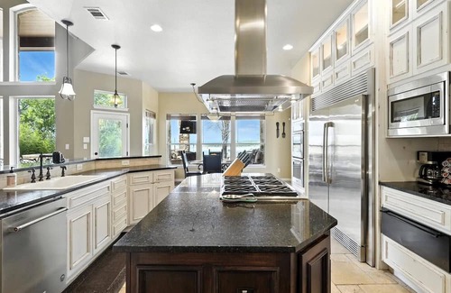 Rocky Ridge House | This house is a 6 bedroom(s), 5 bathrooms, located in Austin, TX.