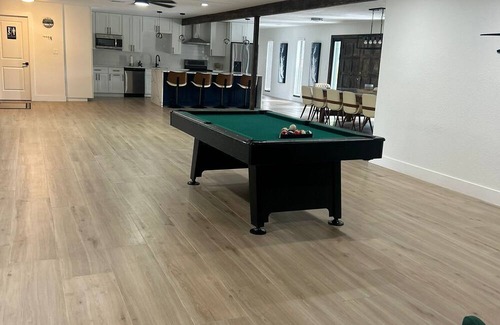 North Sarasota House | Luxury Sarasota House: Oversized Hot Tub, Near Beaches & Downtown Fun!