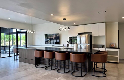 Desert Wind Villa | Swanky Scottsdale 3/2: Zen Garden, Glow Up Room, Speakeasy; Minutes to Kierland