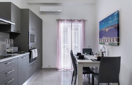 Gzira Apartment | 2-bedroom apartment in Gżira with AC