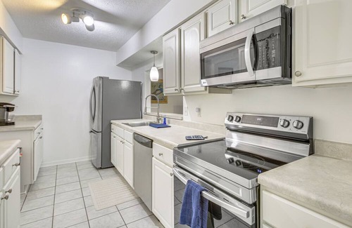 Destrehan House | 23 Mi to NOLA: Cozy & Quaint Destrehan Townhome