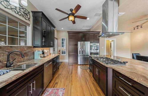 Lakeland House | 3/2 Luxury Spanish Villa + Pool + Pet Friendly